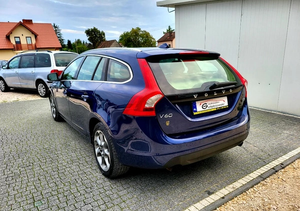 Volvo V60 cena 37500 przebieg: 191200, rok produkcji 2012 z Szepietowo małe 352